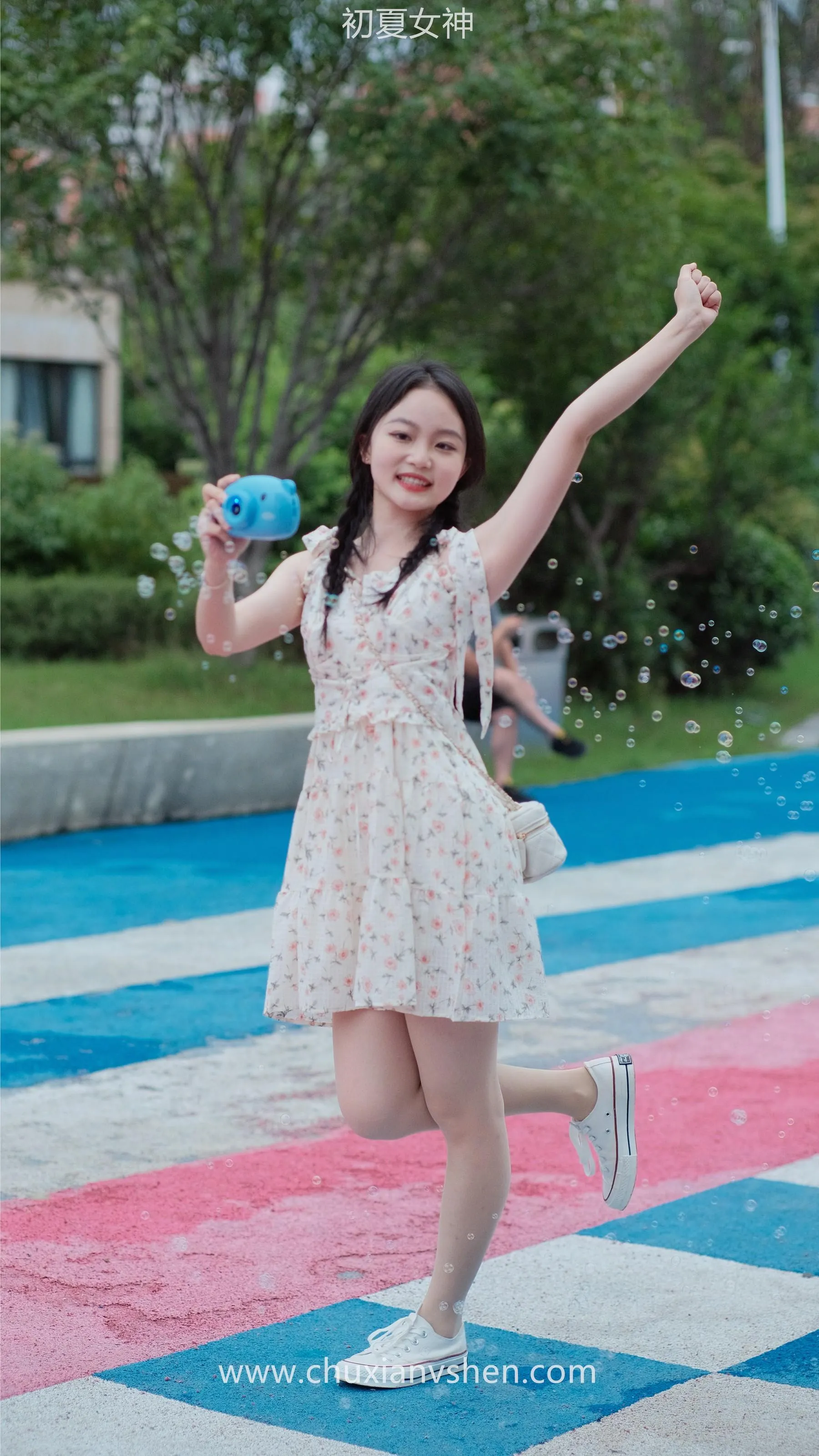 初夏女神 NO.050 双双 公园游玩 [221P]插图4